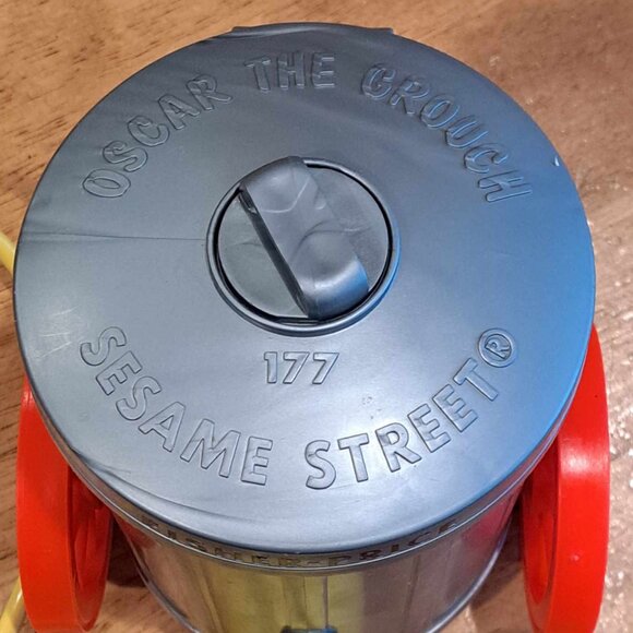 Vintage Fisher-Price 1977 Oscar the Grouch pop up pull toy - Picture 6 of 12